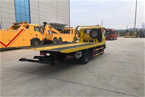 玛沁非事故拖车