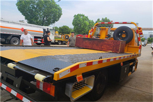 玛沁附近拖车电话号码服务